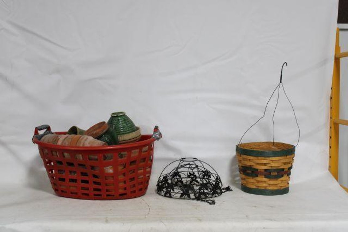 FLOWER POTS
