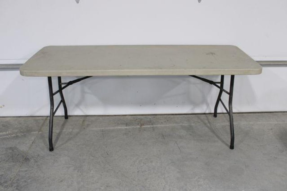 6FT FOLDING TABLE