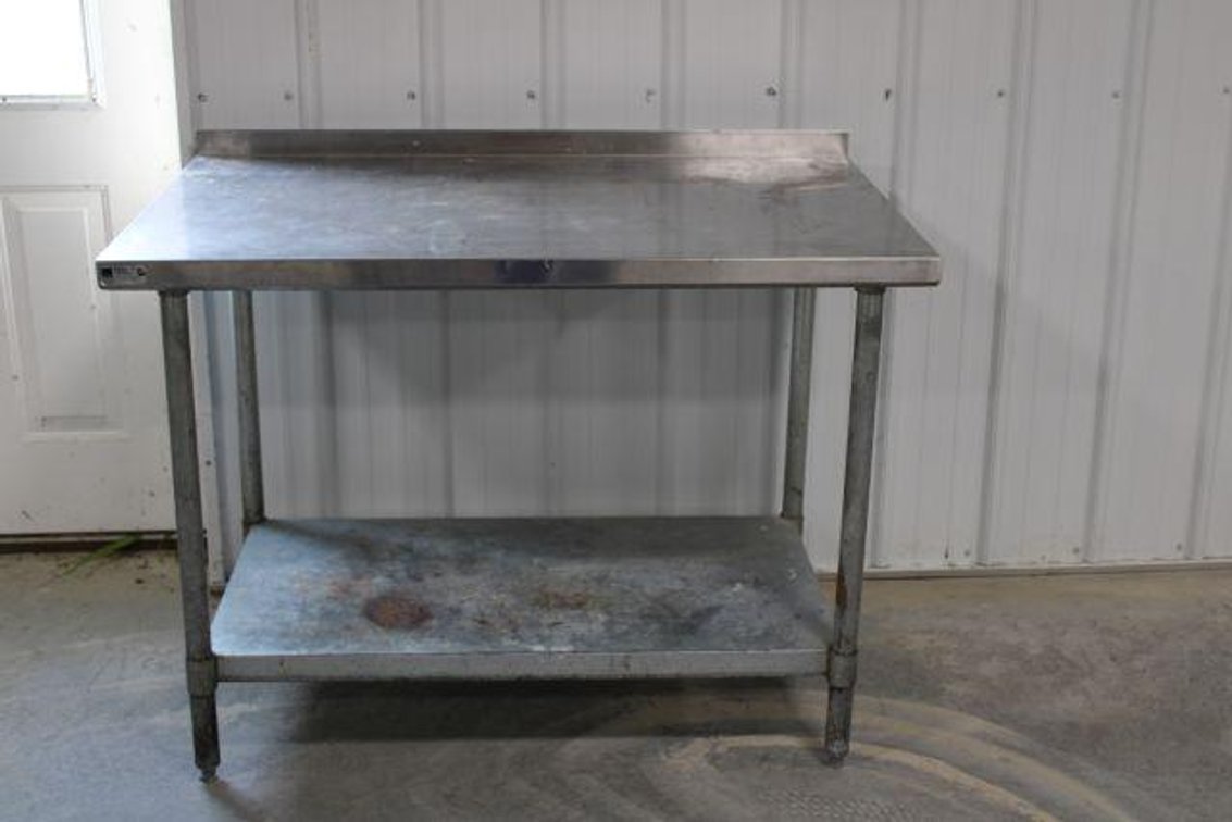 STAINLESS STEEL TABLE