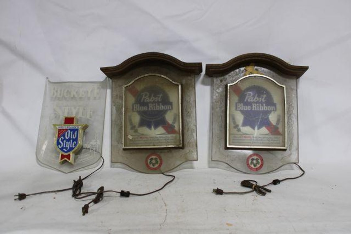 VINTAGE LIGHT UP BEER SIGNS 