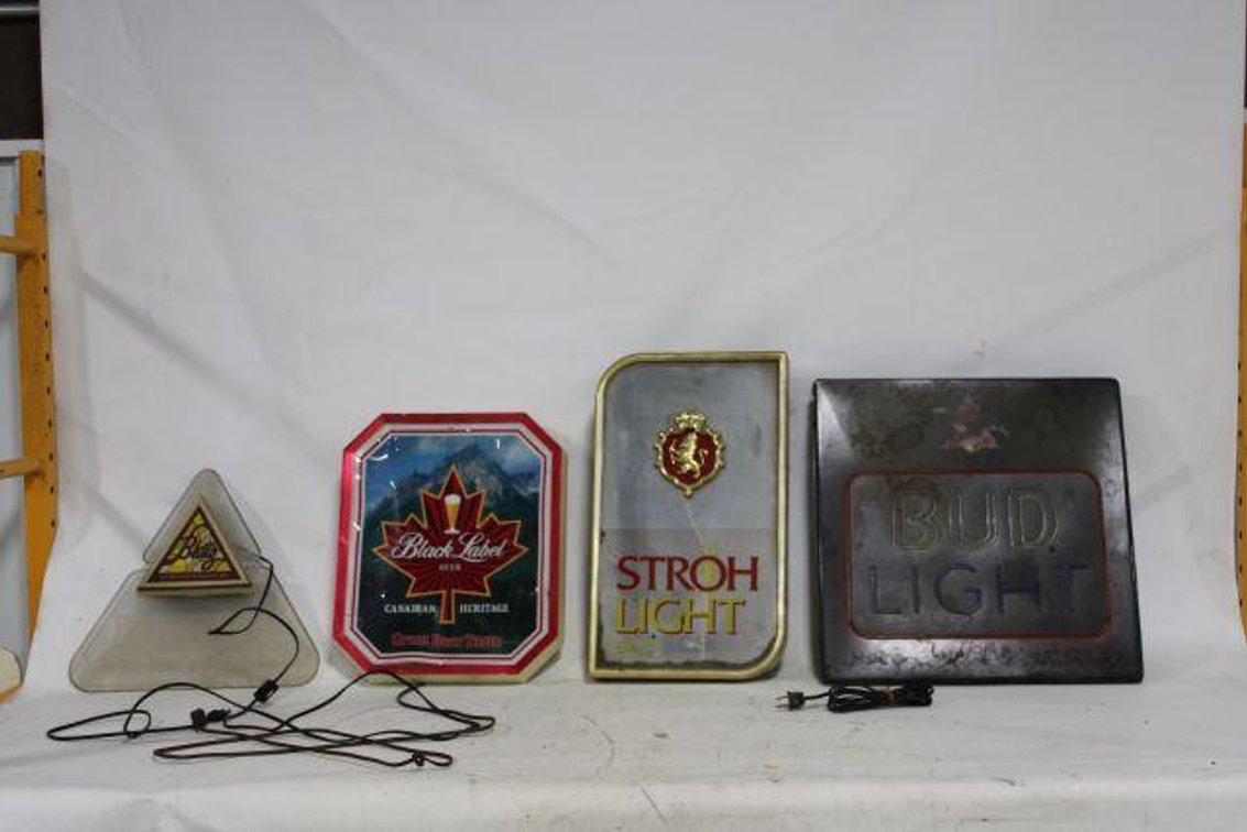 VINTAGE LIGHT UP BEER SIGNS 