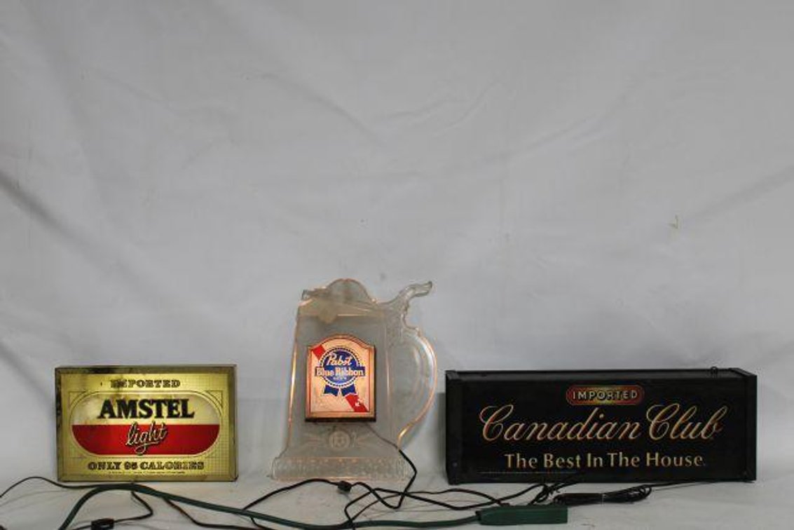 VINTAGE LIGHT UP BEER SIGNS
