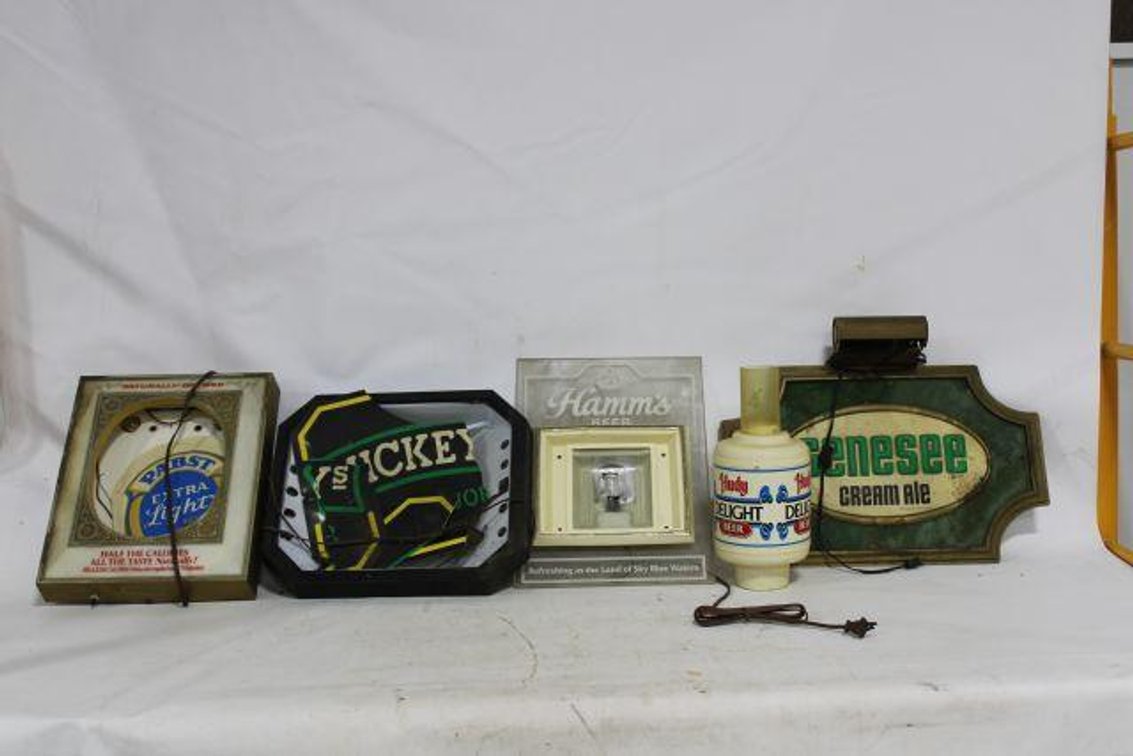 BUSTED VINTAGE LIGHT UP BEER SIGNS 