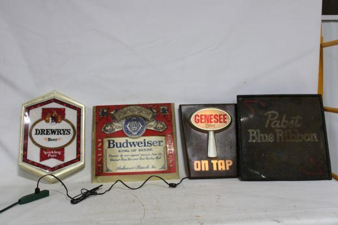 VINTAGE LIGHT UP BEER SIGNS 