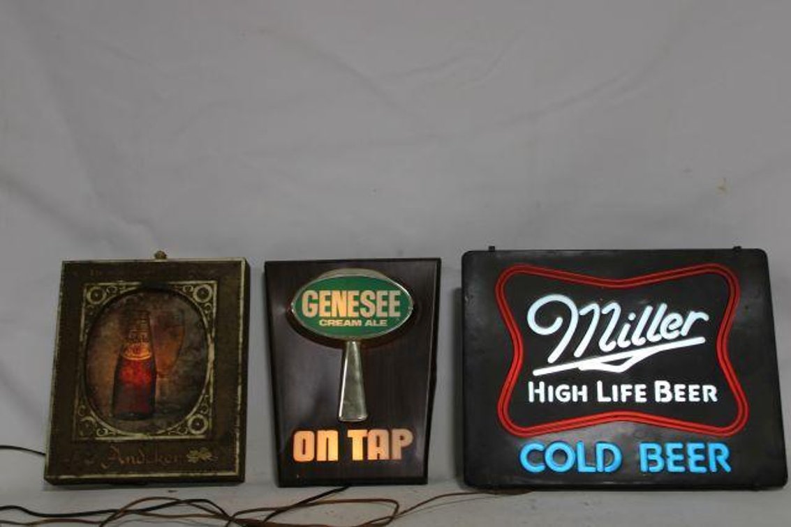VINTAGE LIGHT UP BEER SIGNS