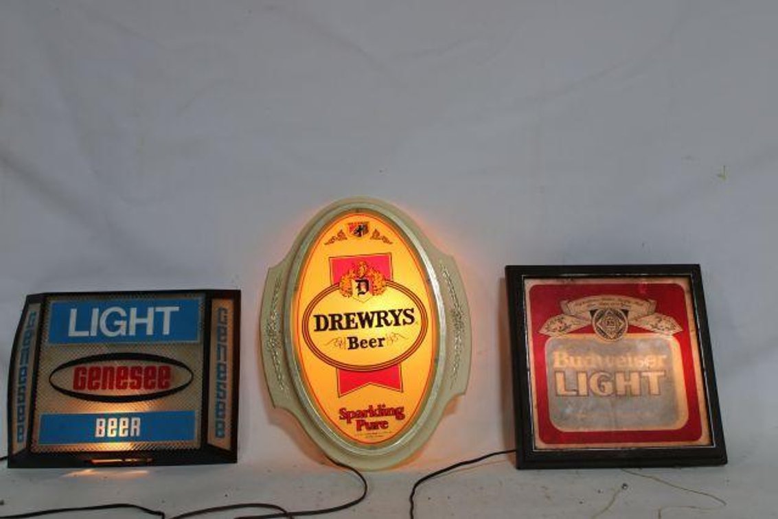 VINTAGE LIGHT UP BEER SIGNS 
