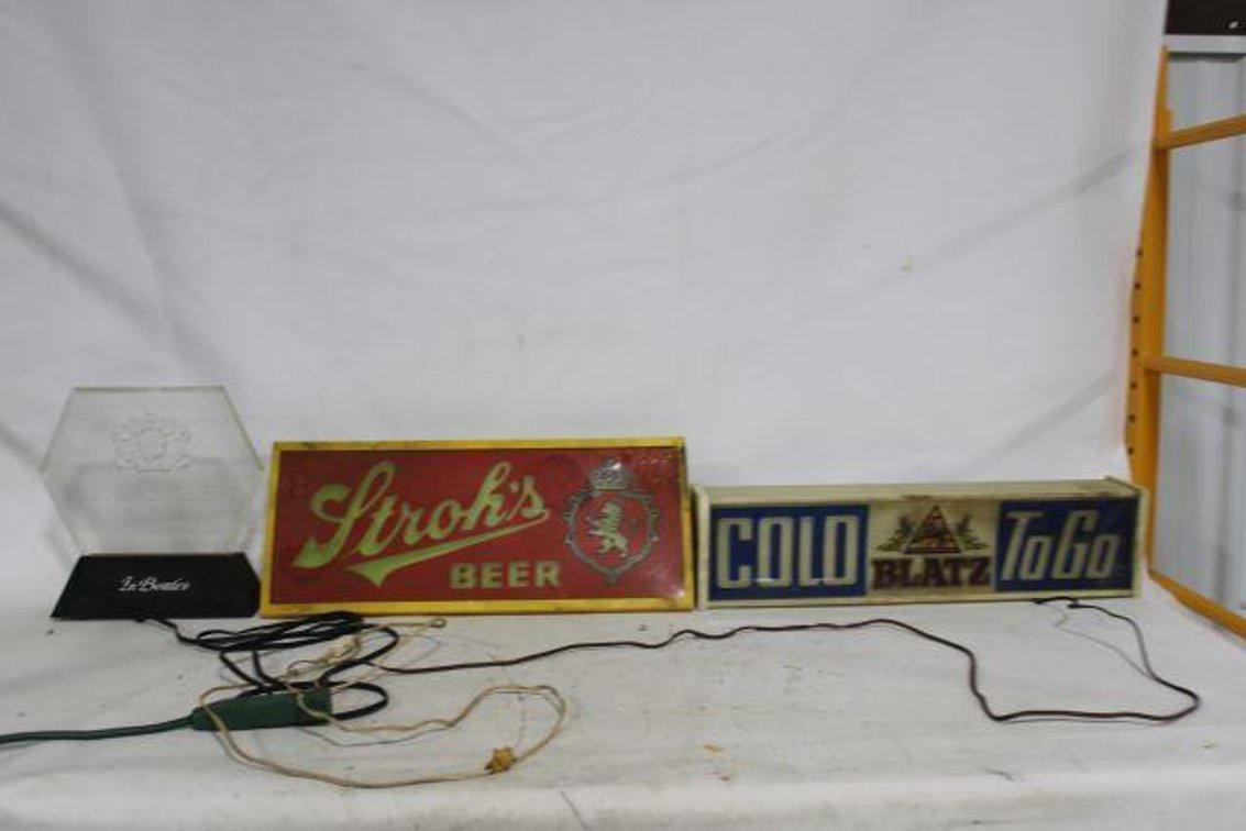 VINTAGE LIGHT UP BEER SIGNS 
