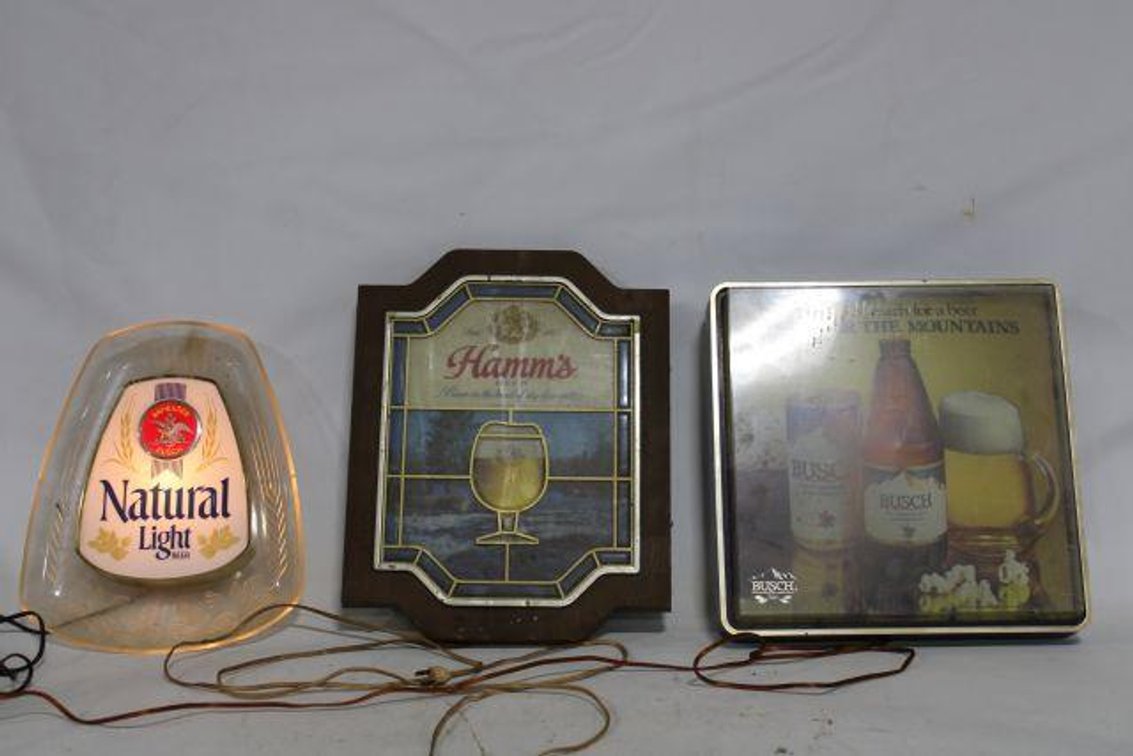 VINTAGE LIGHT UP BEER SIGNS 