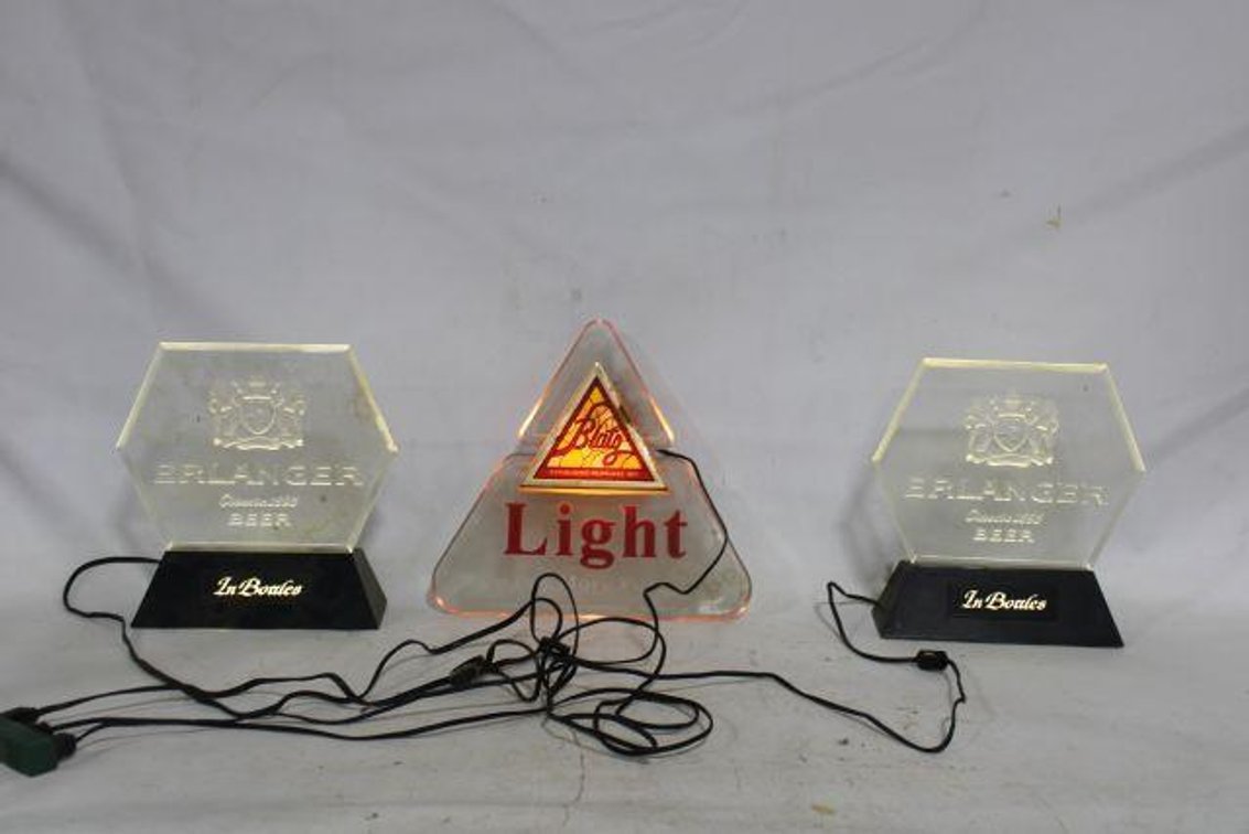 VINTAGE LIGHT UP BEER SIGNS