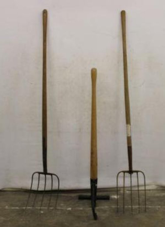PITCH FORKS AND CANT HOOK