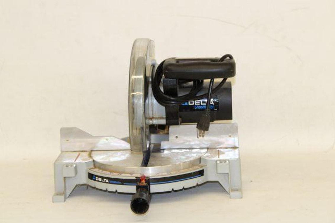 DELTA COMPOUND MITER SAW