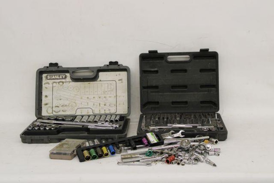 RATCHET AND SOCKET SETS