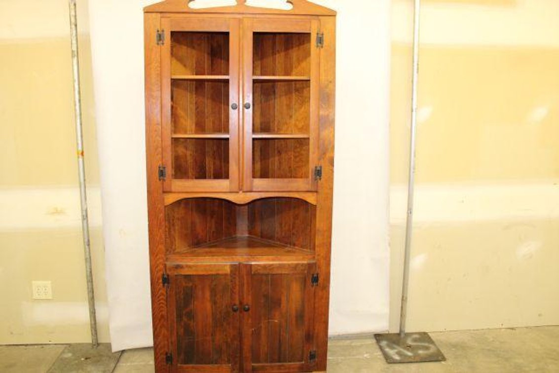 CORNER CABINET 