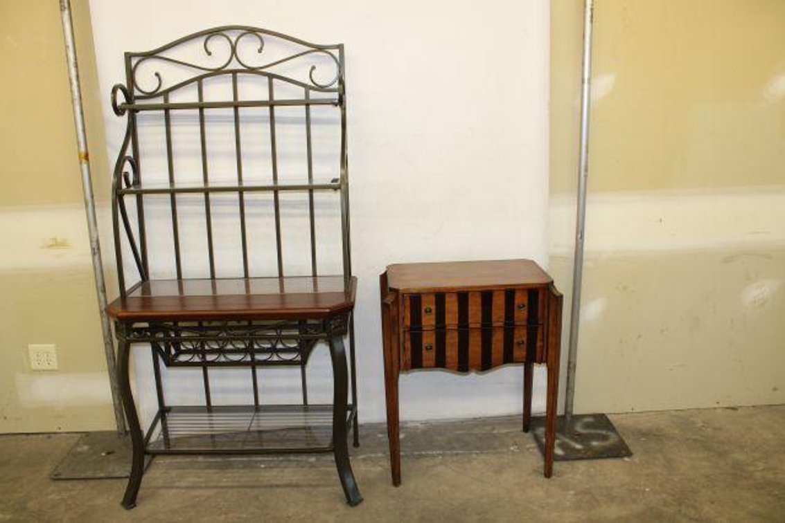 END TABLE AND DRINK BAR