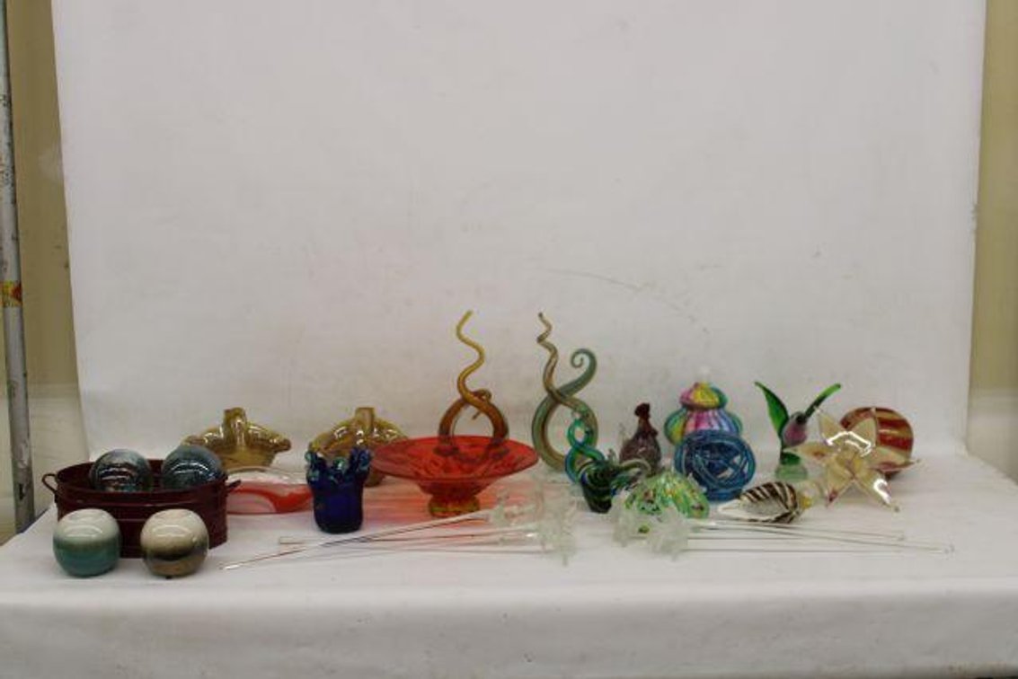 GLASS FLOWERS/DECORATIONS