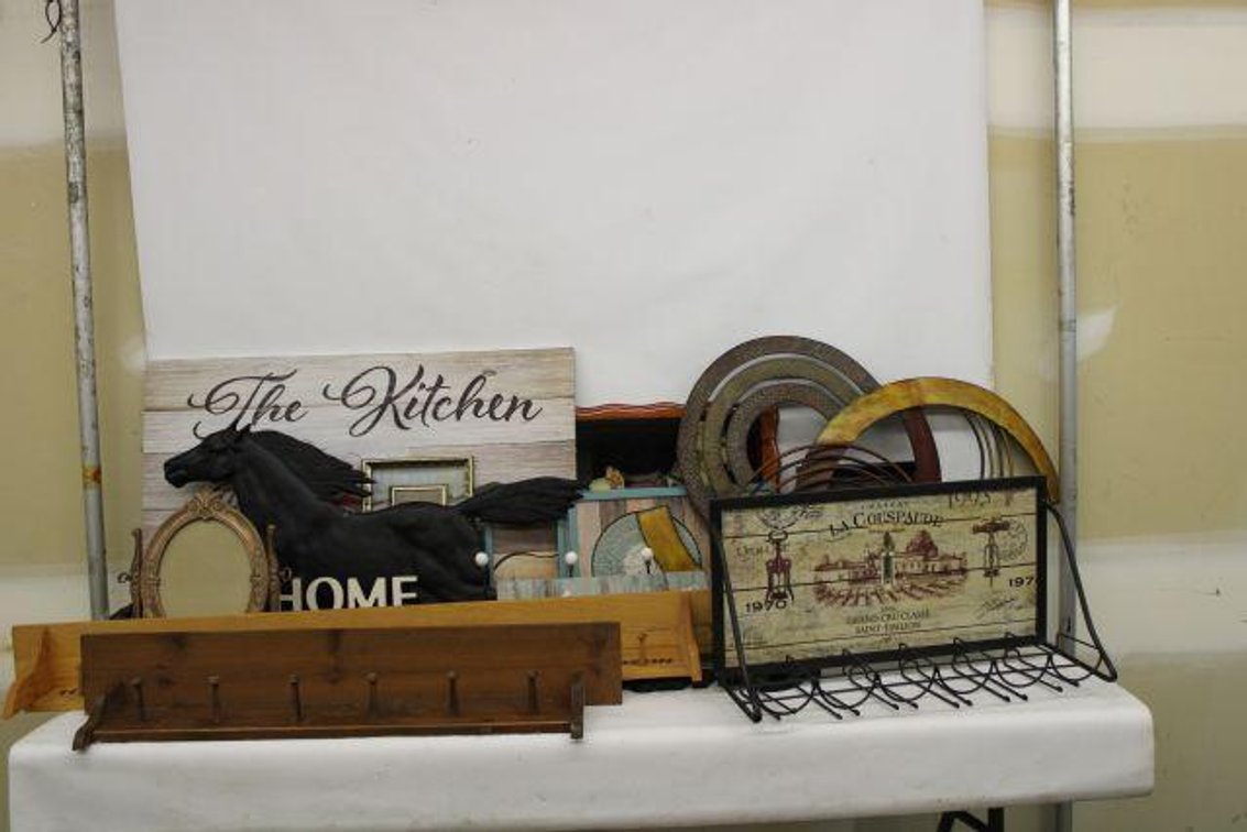 COAT HOOKS AND DECOR