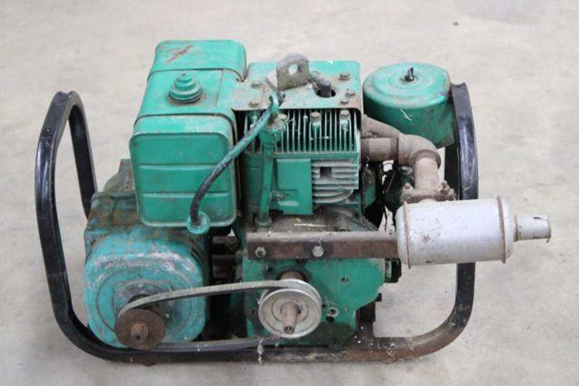 BRIGGS AND STRATTON 11HP GENERATOR
