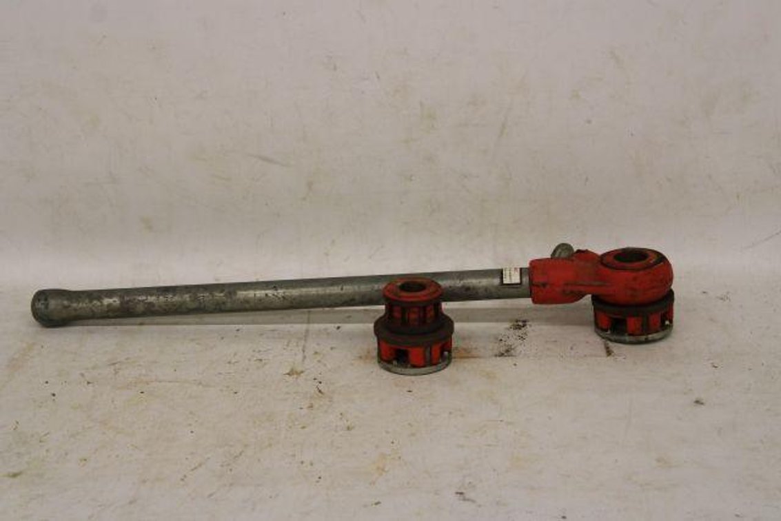 RATCHETING PIPE THREADER