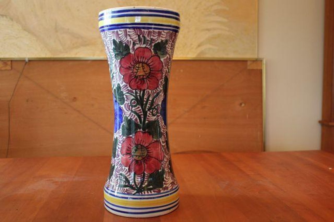 DECORATIVE VASE