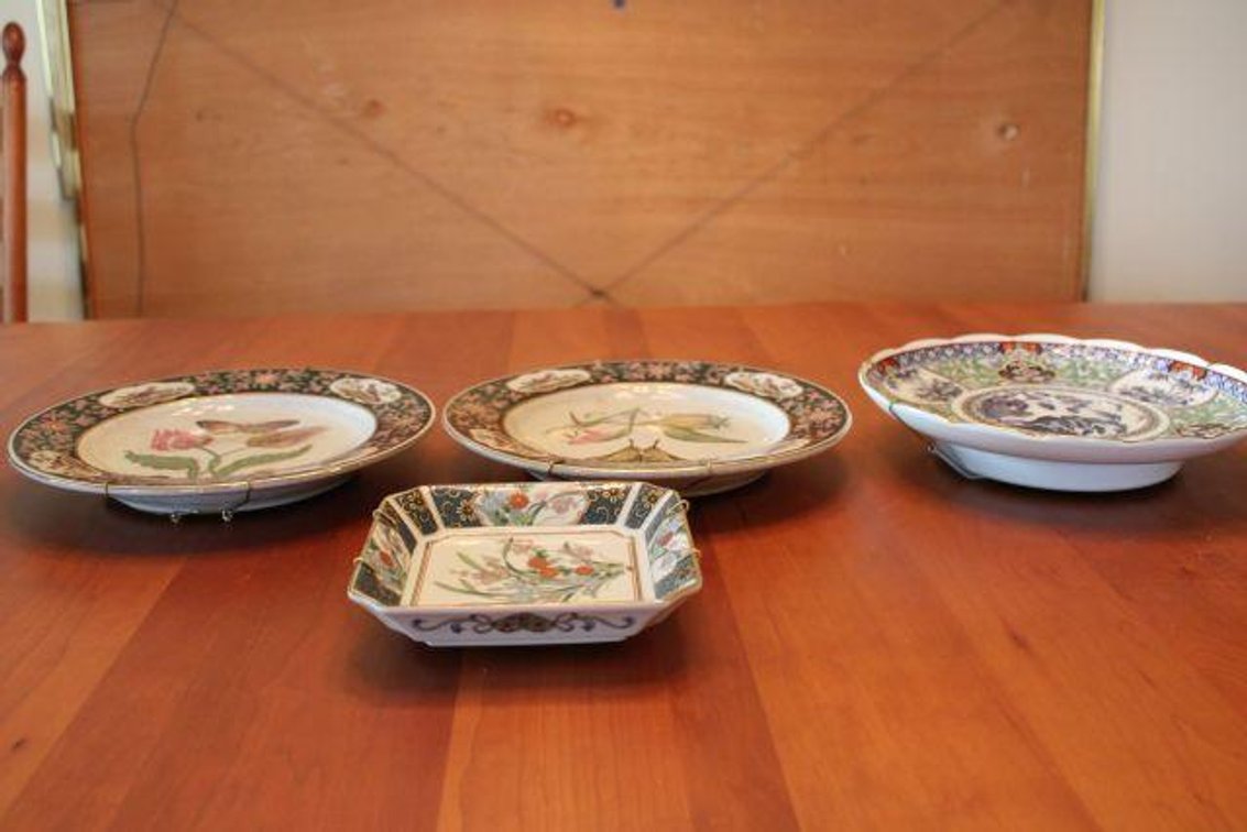 DECORATIVE PLATES 