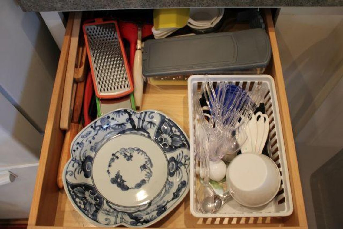 KITCHEN DRAWER CONTENTS