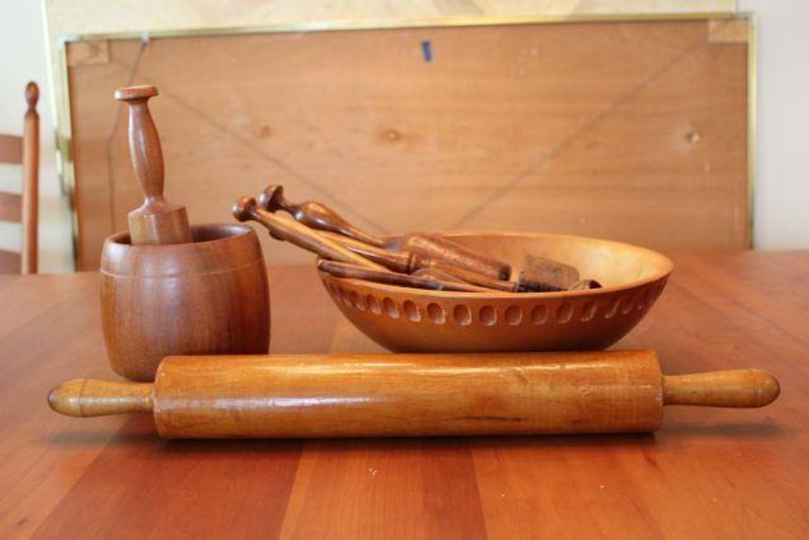 WOODEN KITCHEN UTENSIL DECOR