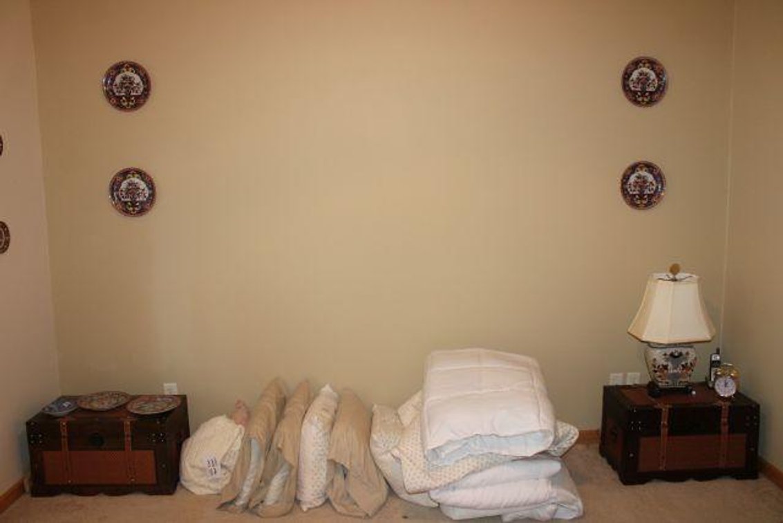 WALL ART, CHEST, LINENS 