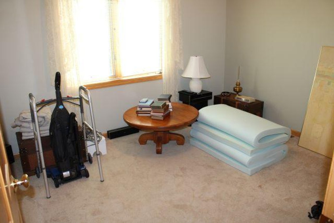 ROOM CONTENTS 
