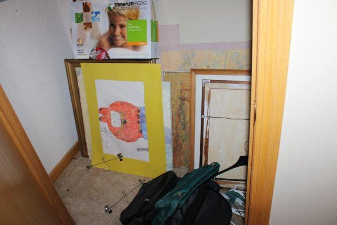 CLOSET CONTENTS 