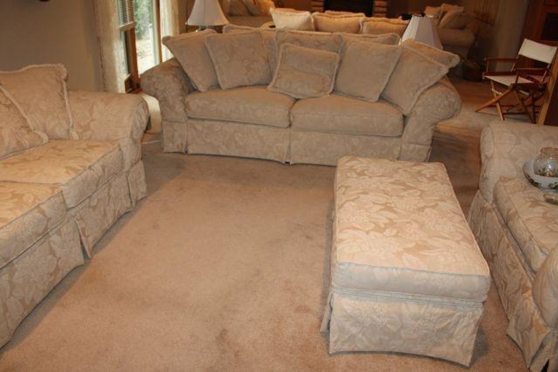 LIVING ROOM SET
