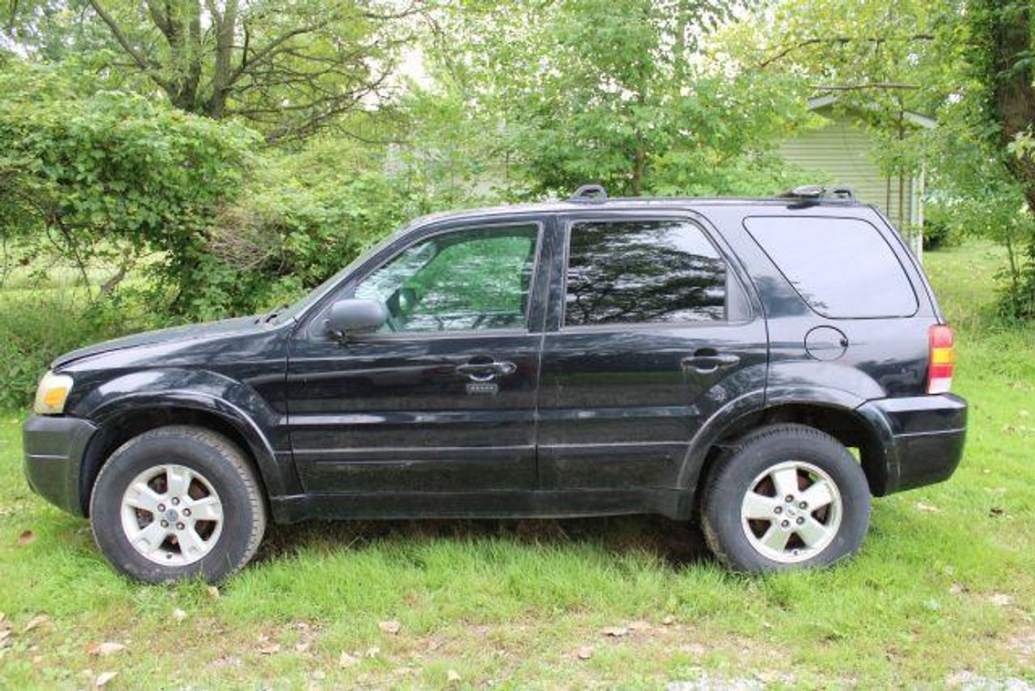2009 FORD ESCAPE (non running-NO TITLE)