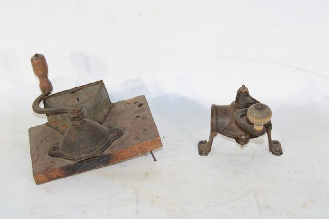VINTAGE GRINDERS 