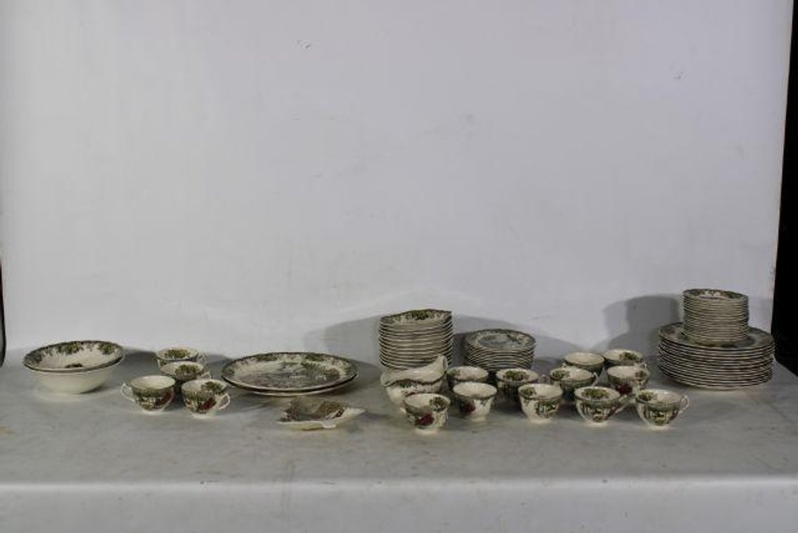 COLLECTIBLE GLASS DISHWARE
