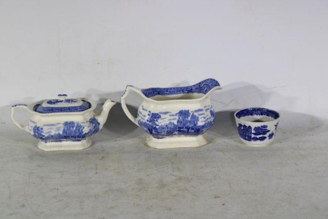 COLLECTIBLE GLASSWARE