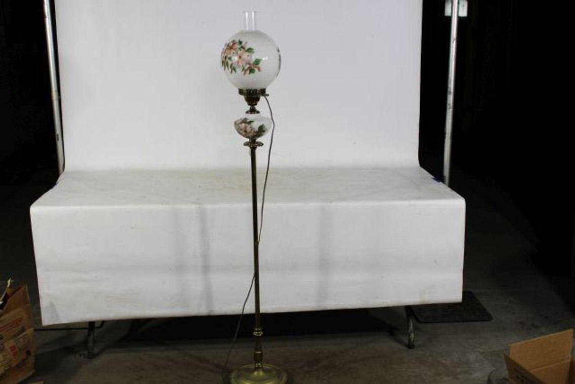 FLOOR LAMP