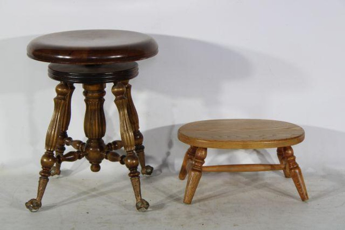 STOOLS