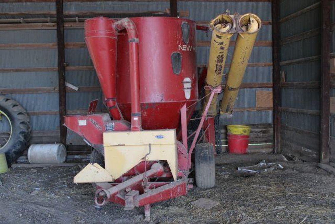NEW HOLLAND 353 FEED GRINDER (Fredericktown Location)