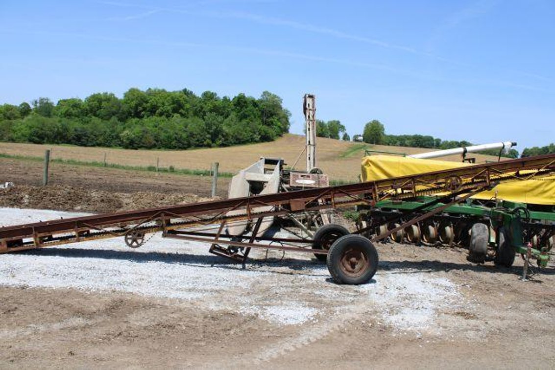 HAY ELEVATOR (Fredericktown Location)