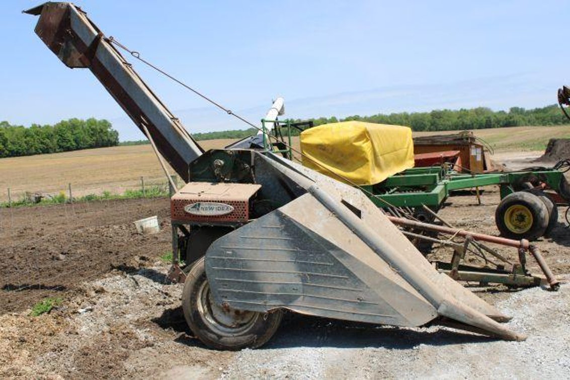 AVCO NEW IDEA CORN PICKER (Fredericktown Location)