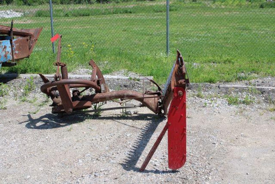 FORD SICKLE BAR MOWER (Utica Location)