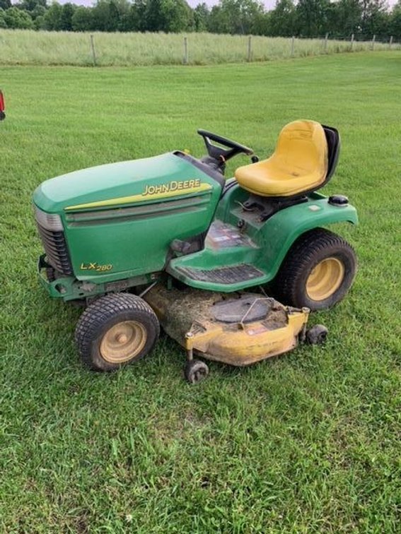 JOHN DEERE LX280 RIDING MOWER (Fredericktown)