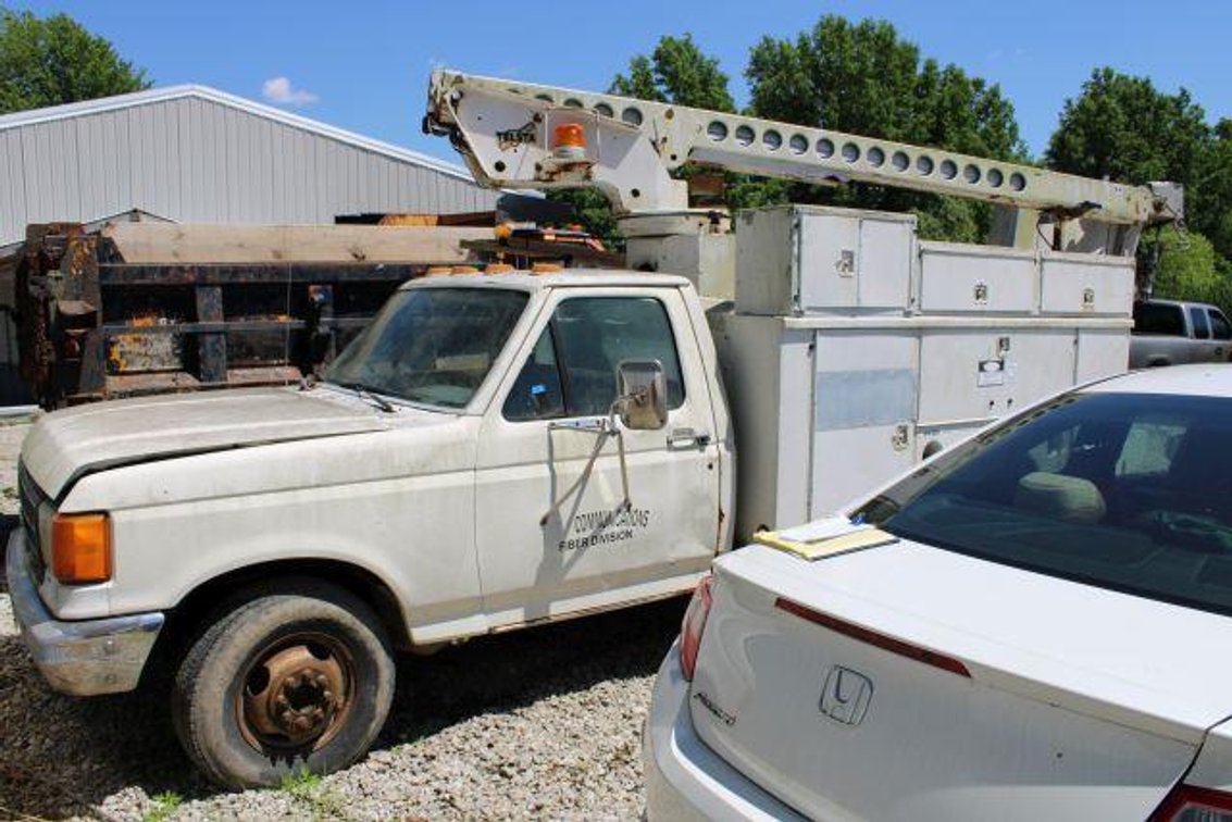 1989 FORD F350 BUCKET TRUCK