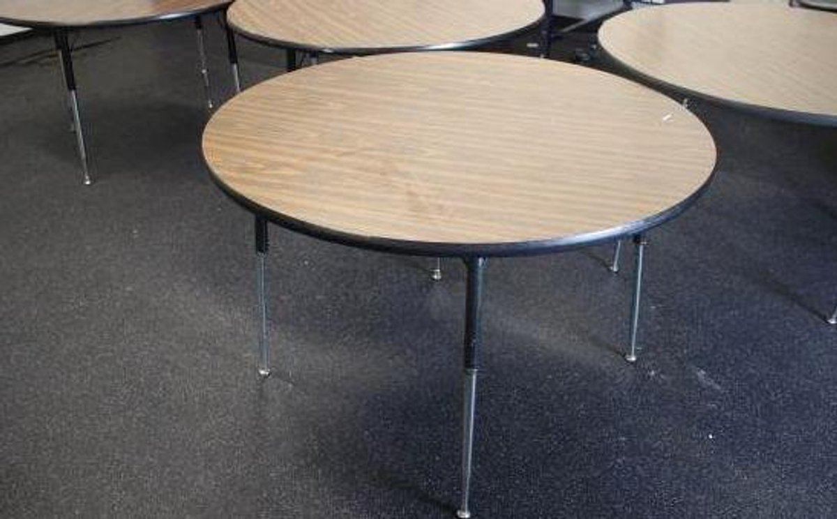 4 ROUND TABLES (weight)