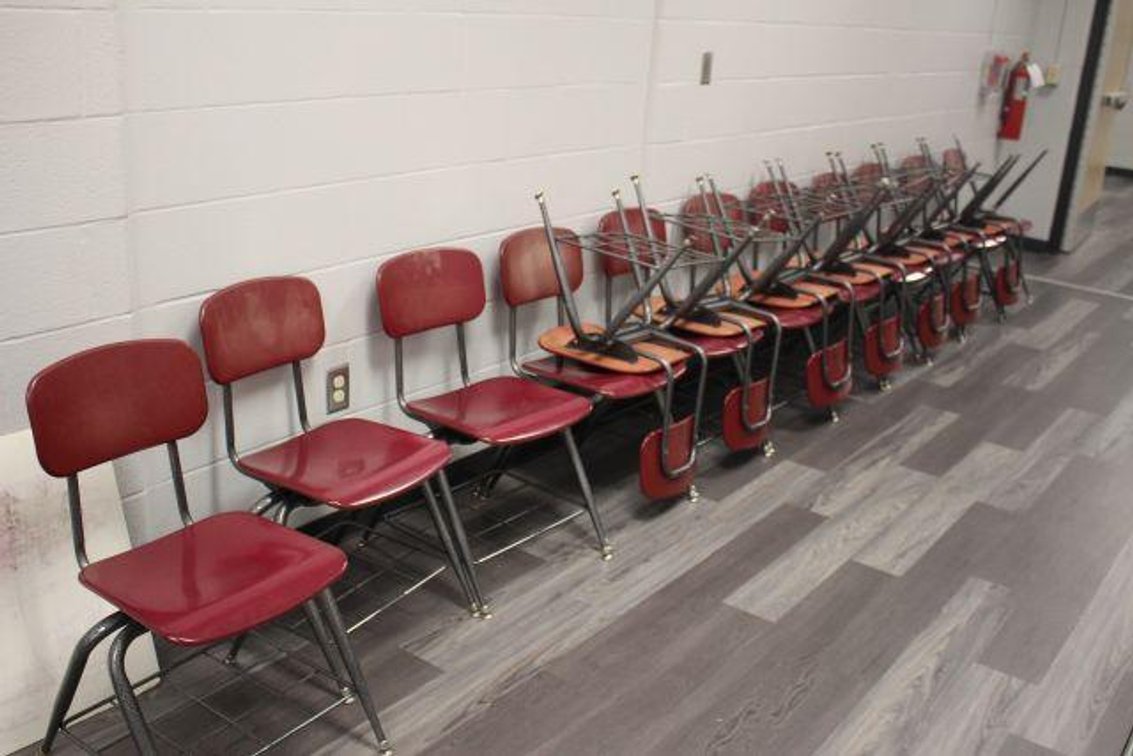 18 STUDENT CHAIRS (94)
