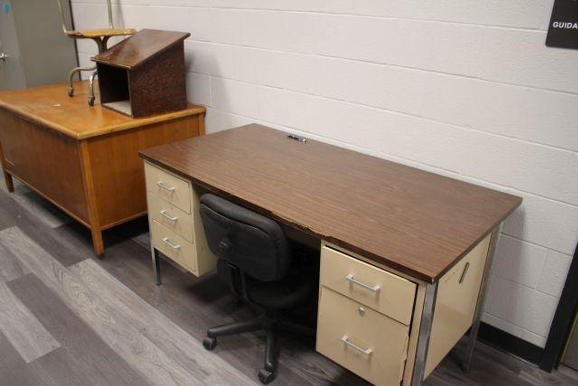 DESKS, CHAIRS, LECTURN (94)