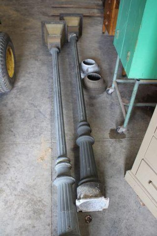 2 LIGHT POLES 