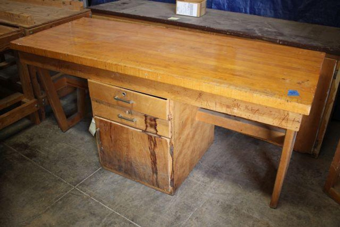 WOOD WORK BENCH