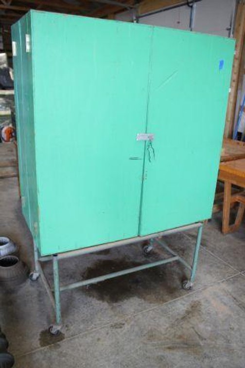 TOOL STORAGE CABINET W BASE