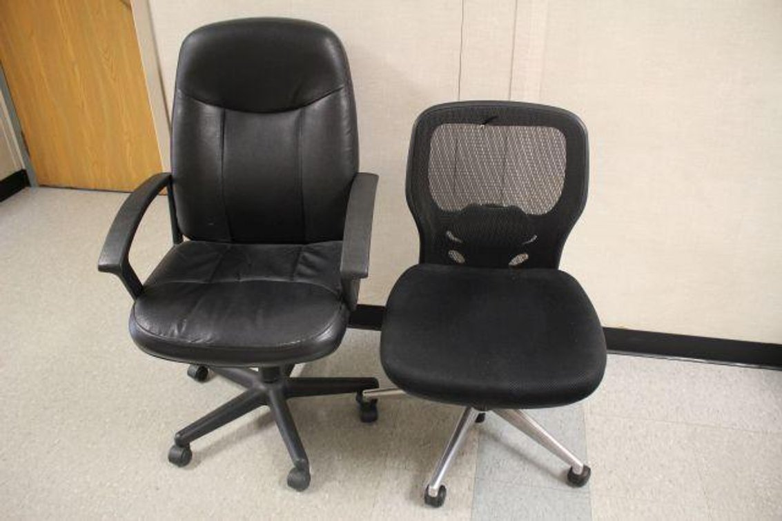 2 OFFICE CHAIRS (RM112)