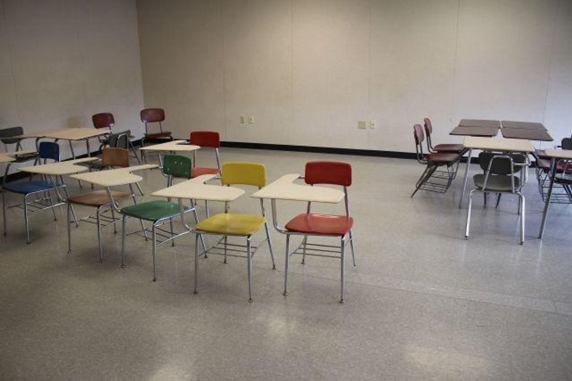 14 DESKS 2 CHAIRS (RM115)